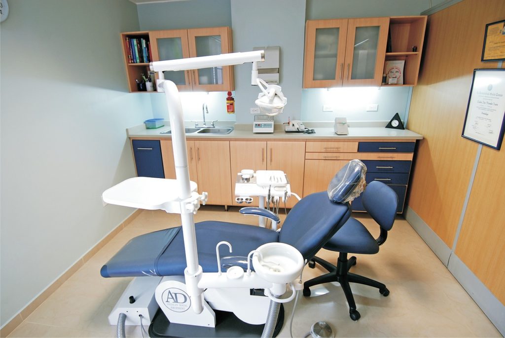 Gdy boli Cię ząb, wizyta u dentysty jest nieunikniona.